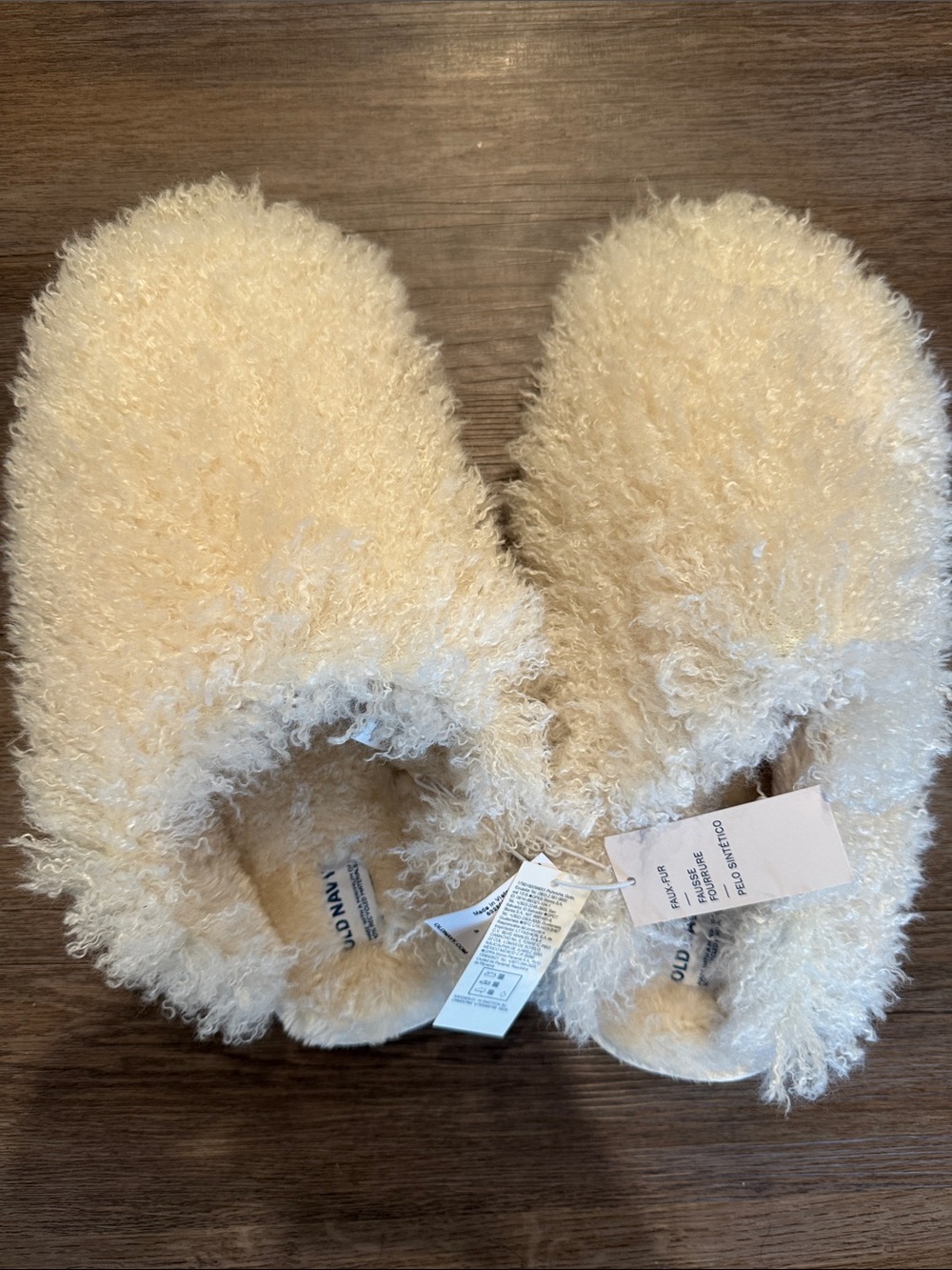 Old Navy Plush Curly Faux-Fur Slip-On Slippers in Cream